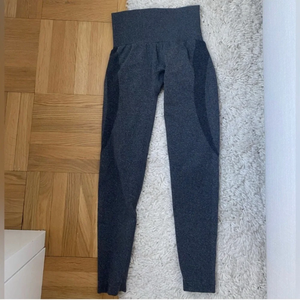 NWOT NVGTN black speckled contour seamless legging S - Picture 2 of 3